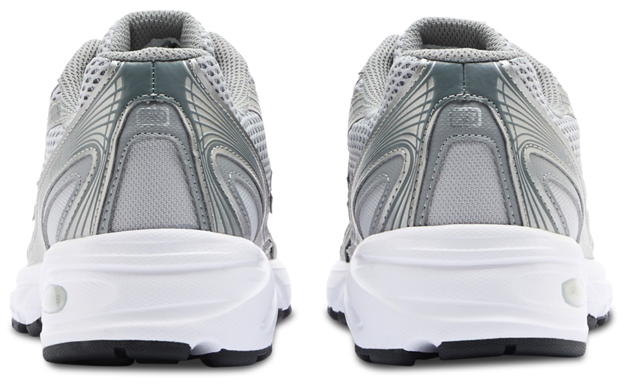 New Balance 740 Image 3 sur 6. Appuyez pour ouvrir la galerie de photos.