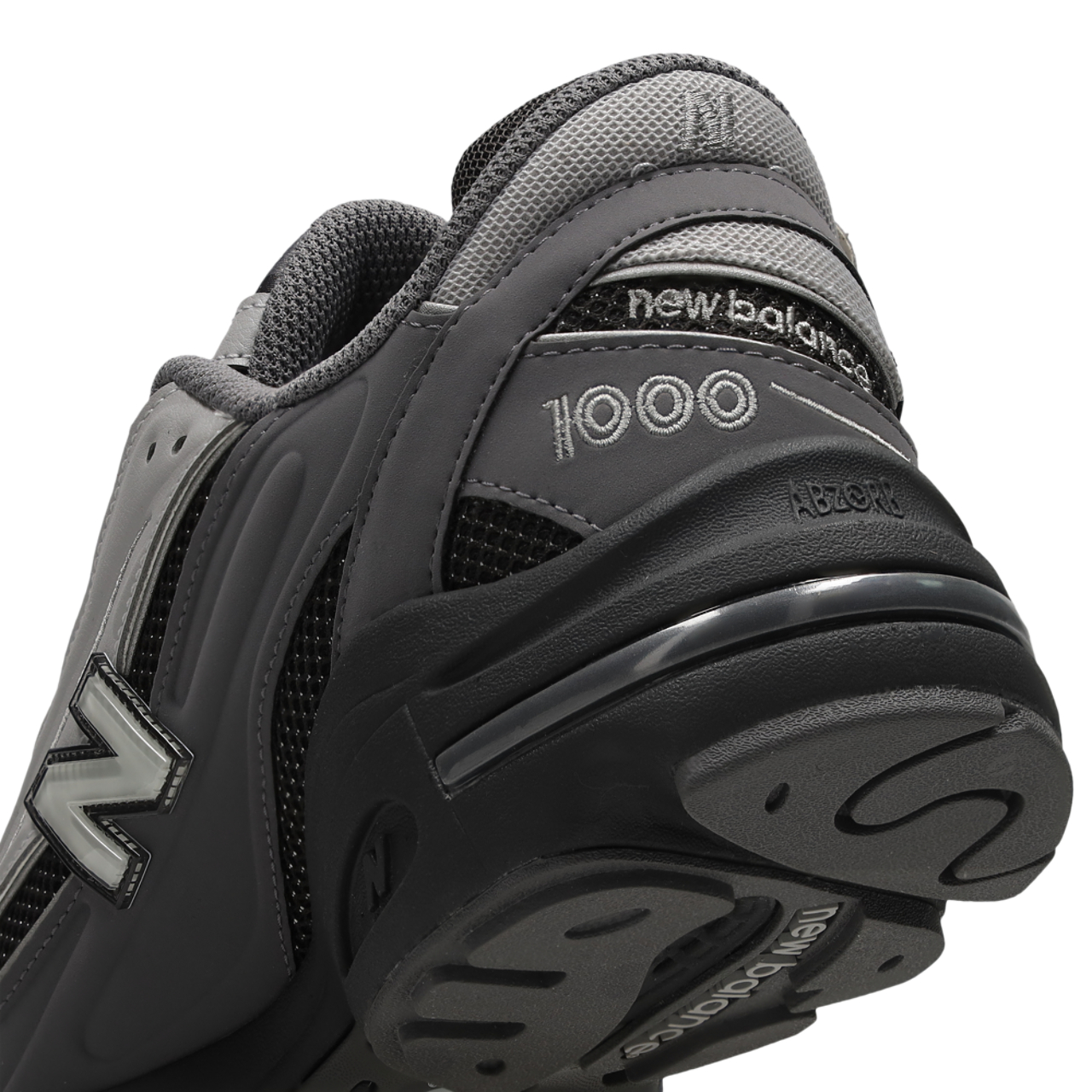 New Balance 1000 Bild 8 von 8. Antippen, um die Fotogalerie zu öffnen.