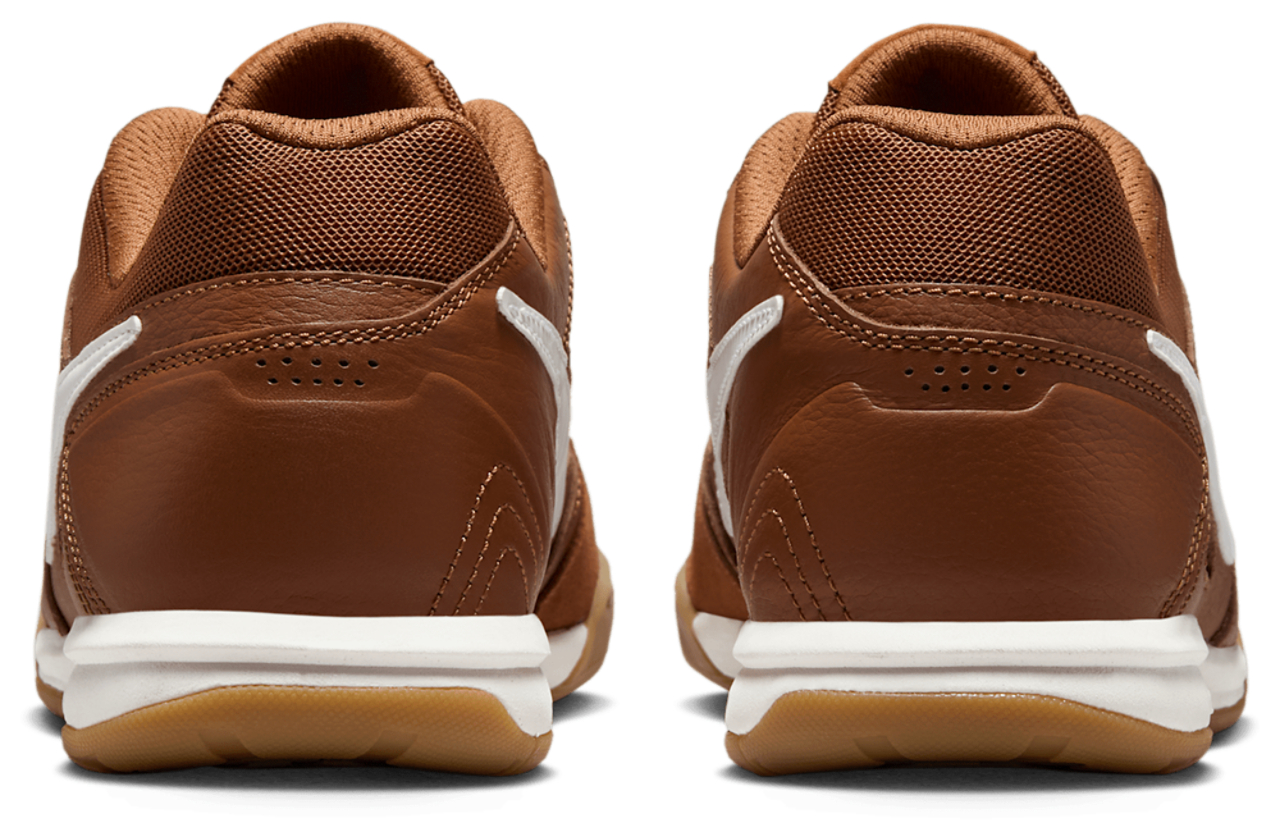 Nike Gato Immagine 6 di 6. Tocca per aprire la galleria fotografica.