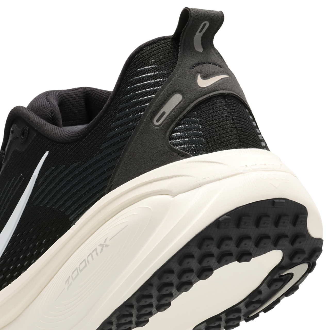 Nike Zoom Vomero 18 Image 8 of 8. Tap to open photo gallery.