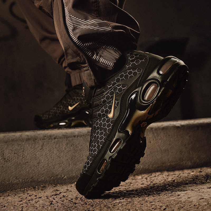 Nike Air Max Tuned 1 Manchester Image 2 of 9. Tap to open photo gallery.