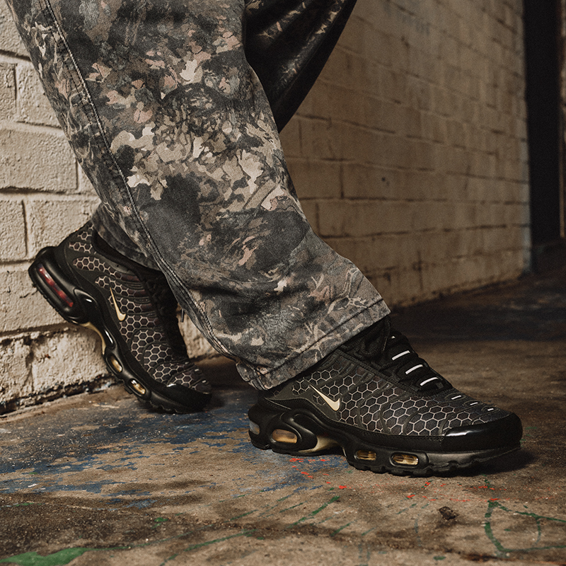 Nike Air Max Tuned 1 Manchester Image 9 of 9. Tap to open photo gallery.