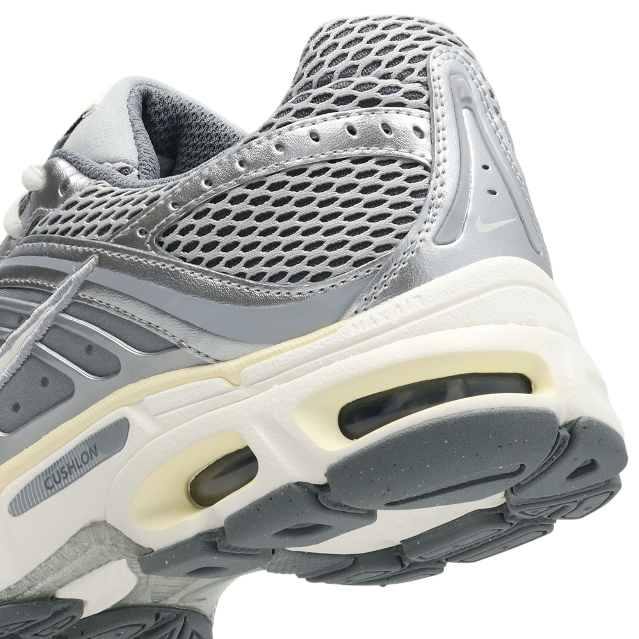 Nike Air Max Moto 2K Image 7 sur 7. Appuyez pour ouvrir la galerie de photos.