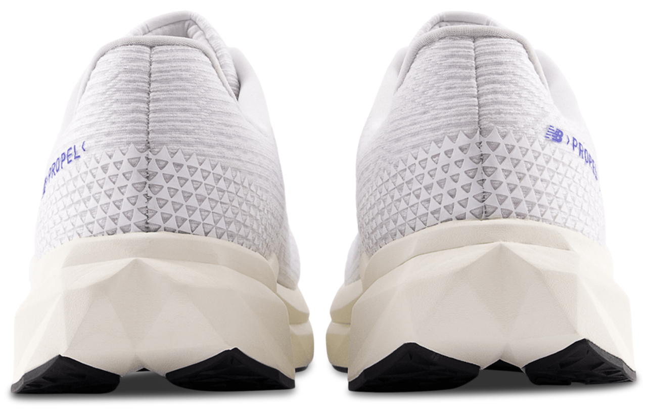 New Balance Fuelcell Propelv5 Image 3 sur 6. Appuyez pour ouvrir la galerie de photos.