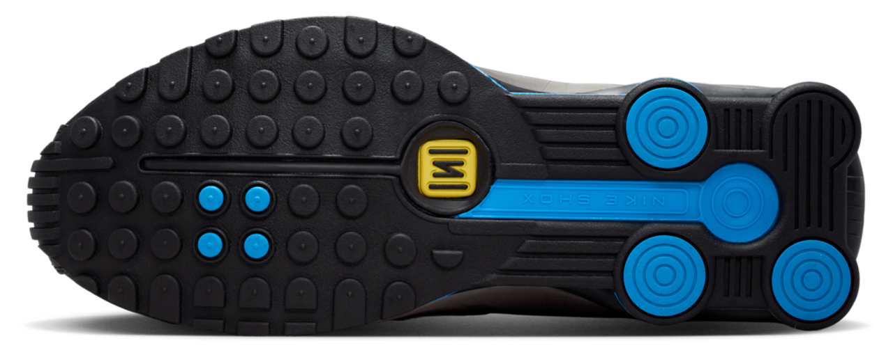 Nike Shox R4 Image 5 of 6. Tap to open photo gallery.