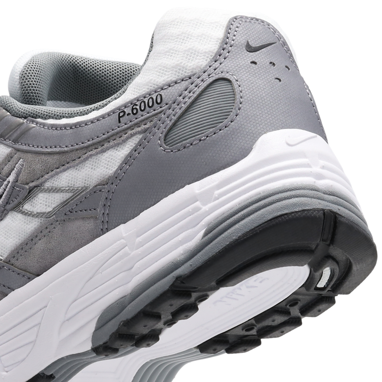 Nike P-6000 Afbeelding 7 van 8. Tik om de fotogalerij te openen..