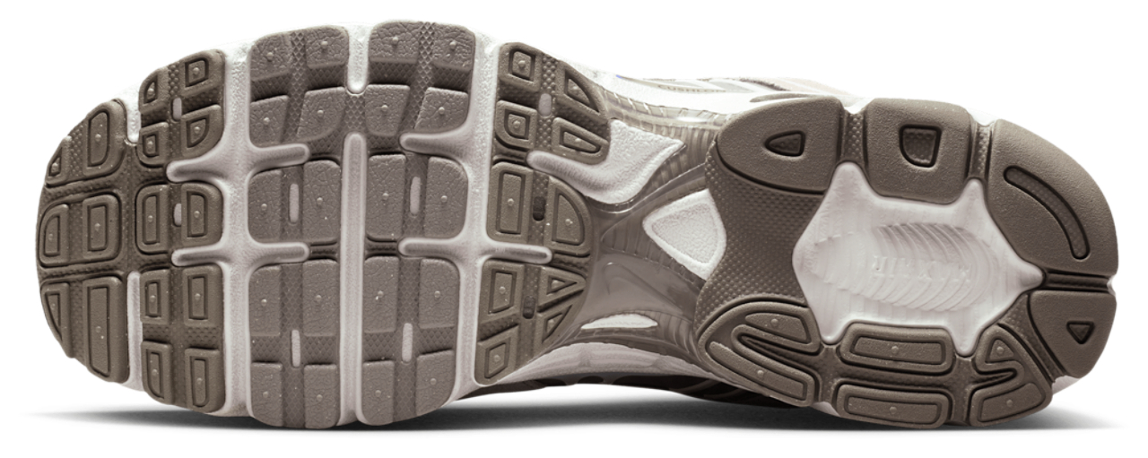 Nike Air Max Moto 2K Image 5 sur 6. Appuyez pour ouvrir la galerie de photos.