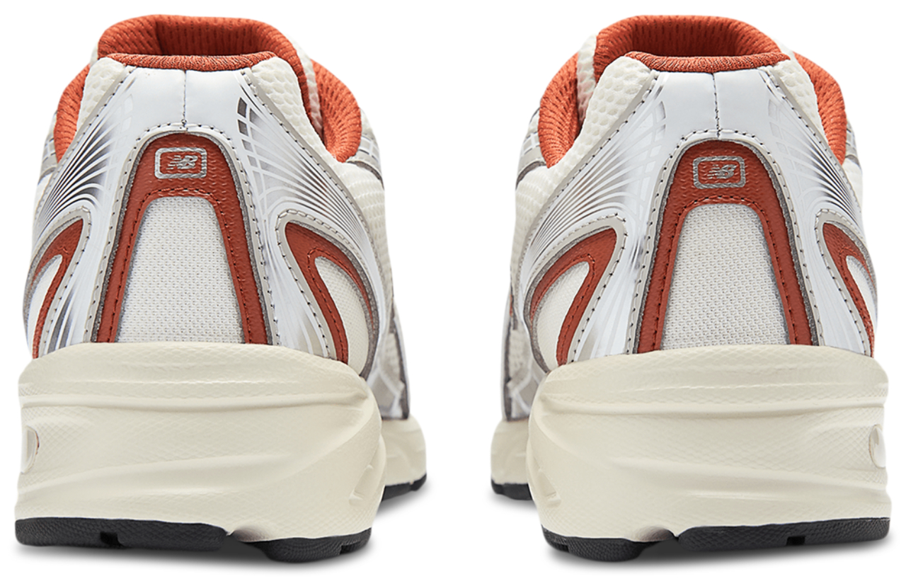New Balance 740 Image 3 sur 6. Appuyez pour ouvrir la galerie de photos.