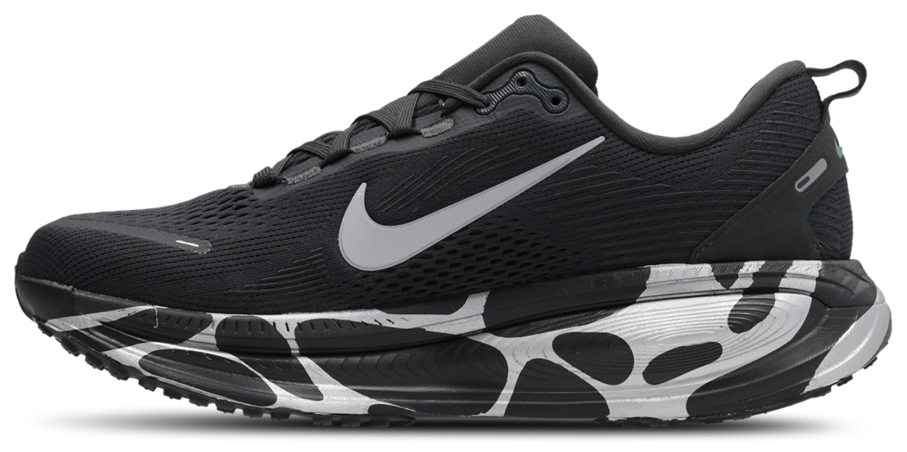 Nike Zoom Vomero 18 Image 4 of 7. Tap to open photo gallery.