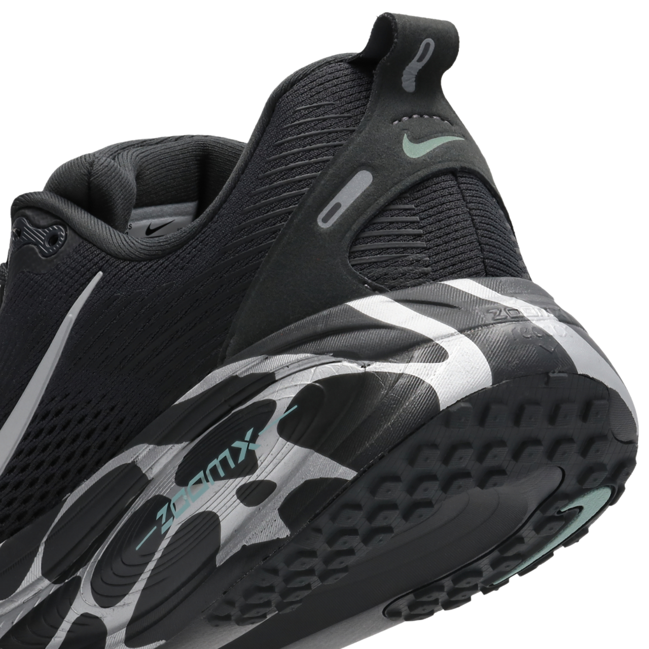 Nike Zoom Vomero 18 Image 7 of 7. Tap to open photo gallery.