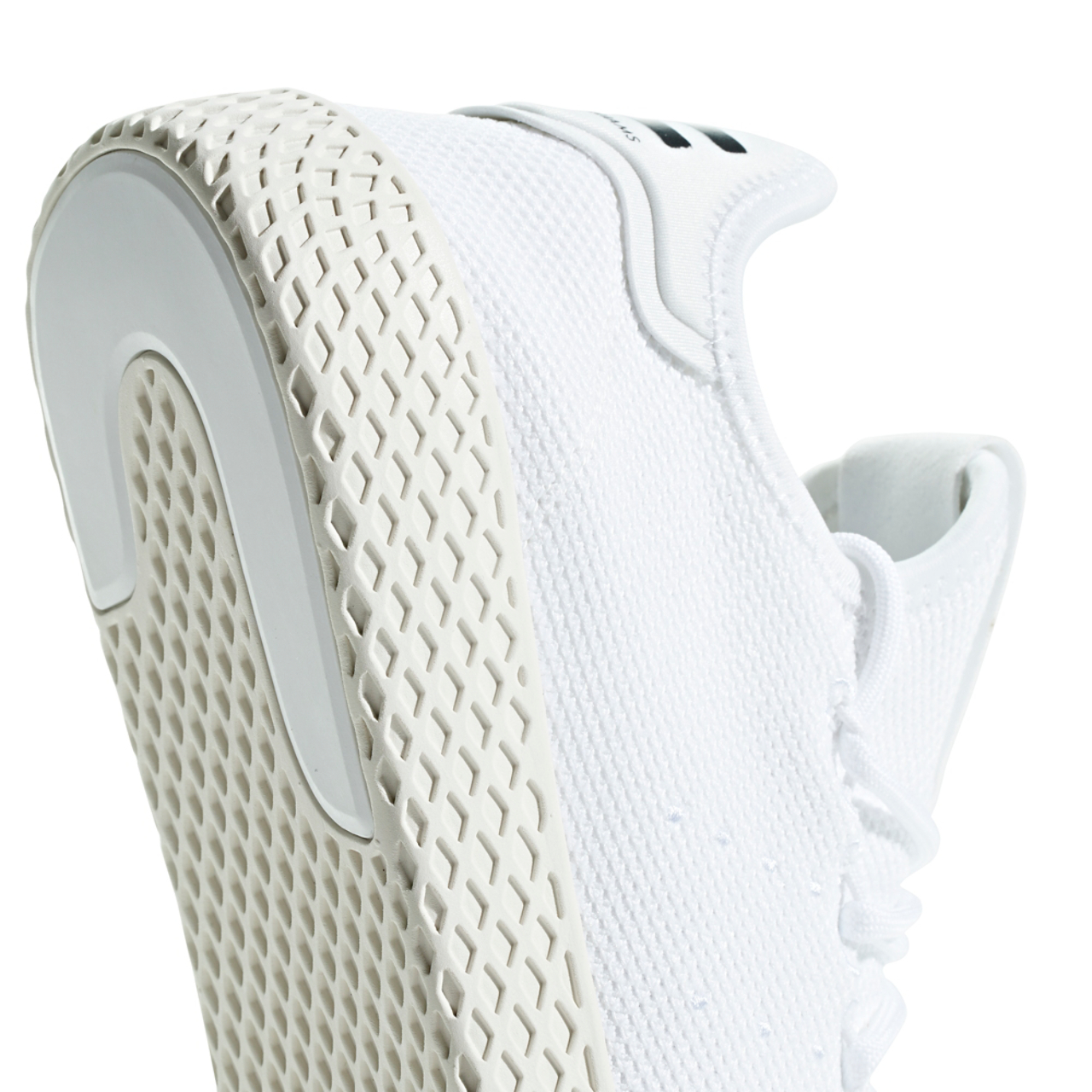 adidas Pharrell Williams Tennis Hu Imagen 11 de 12. Toque para abrir la galería de fotos.