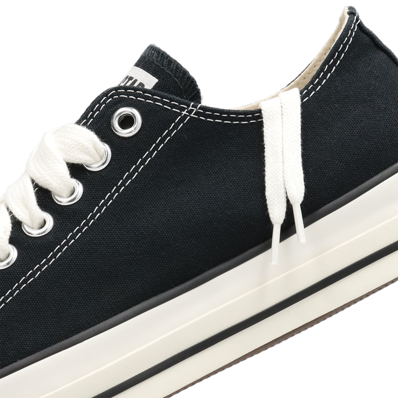 Converse Chuck Taylor Throwback Low Image 8 sur 8. Appuyez pour ouvrir la galerie de photos.