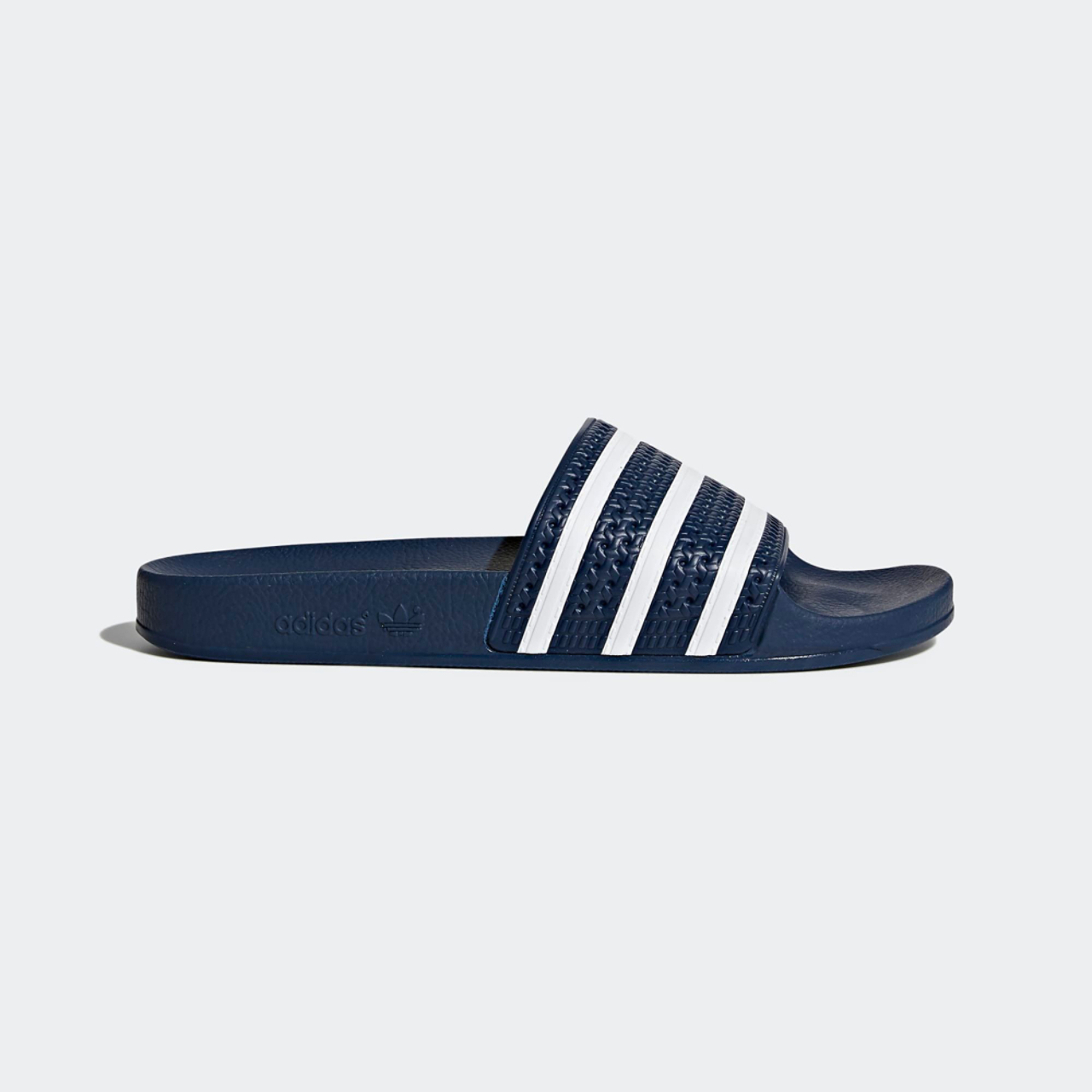 adidas Adilette Image 1 sur 6. Appuyez pour ouvrir la galerie de photos.