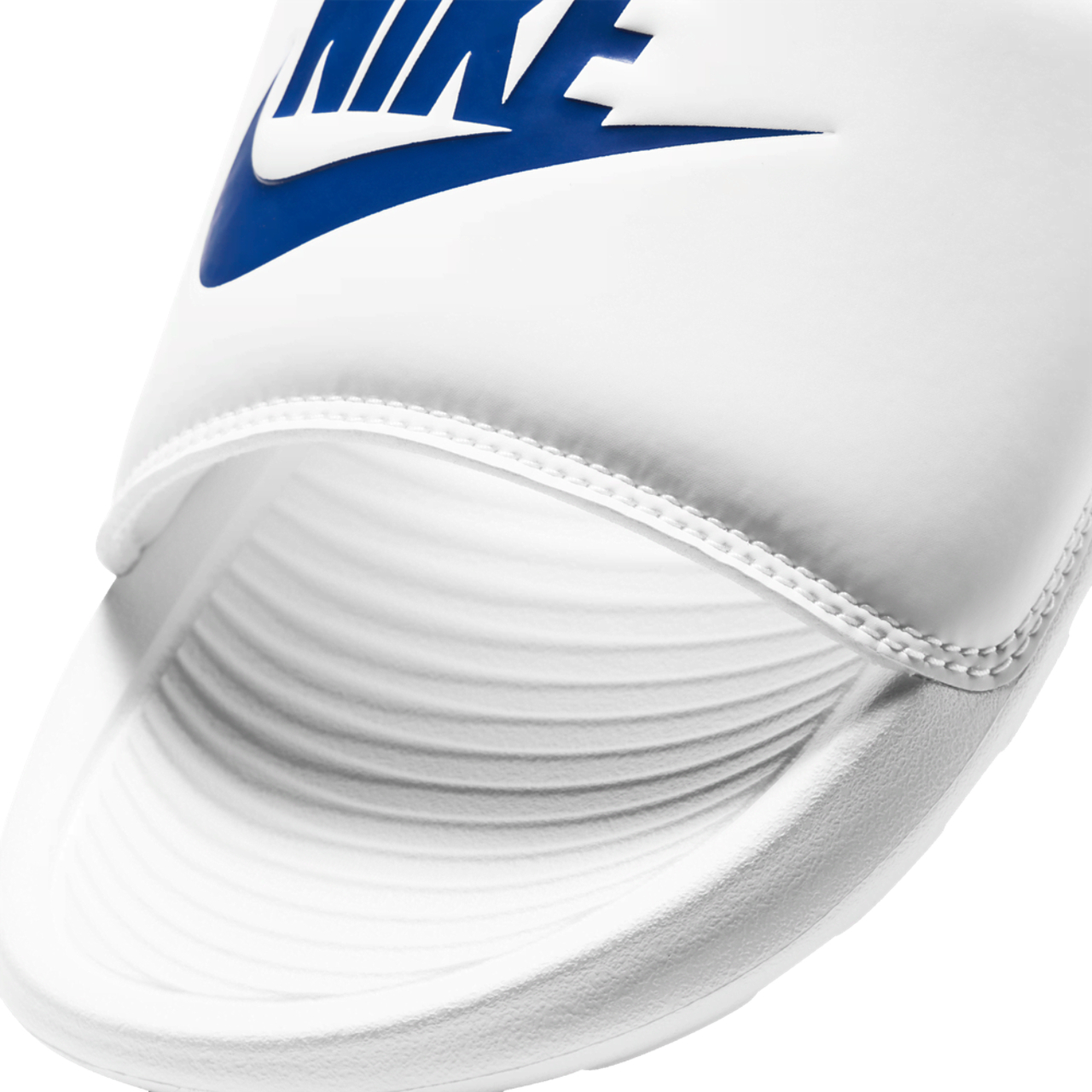 Nike Victori One Afbeelding 2 van 8. Tik om de fotogalerij te openen..