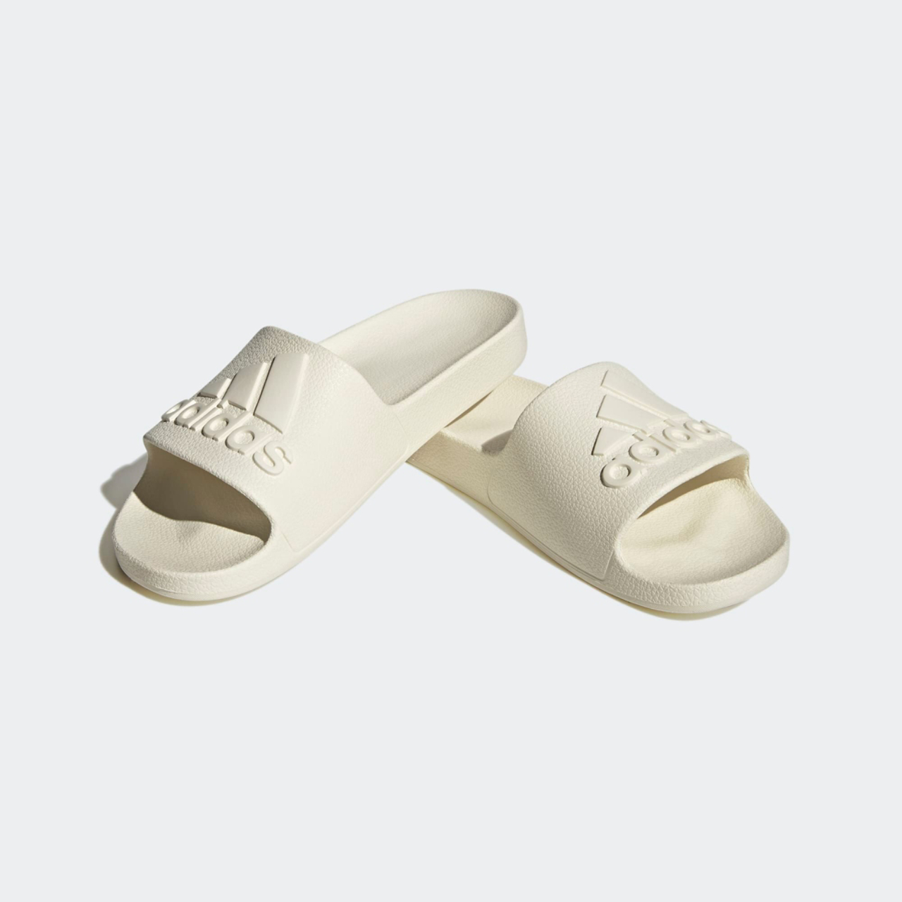 adidas Adilette Aqua Slides Afbeelding 2 van 6. Tik om de fotogalerij te openen..