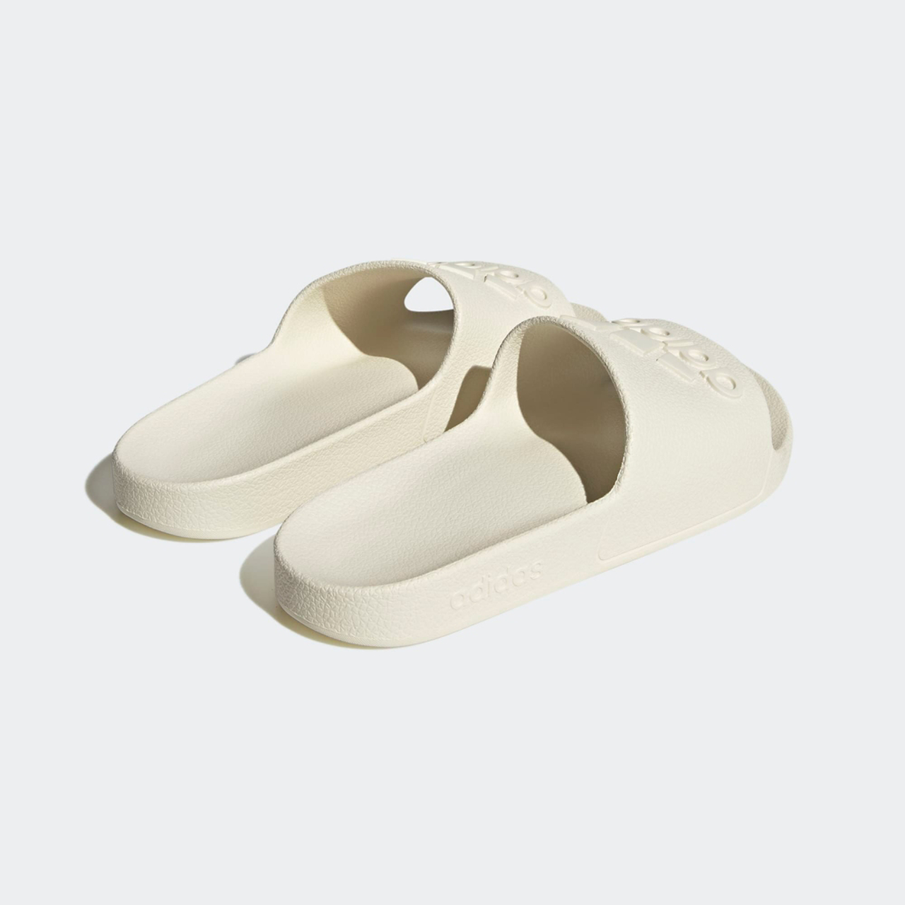 adidas Adilette Aqua Slides Afbeelding 3 van 6. Tik om de fotogalerij te openen..