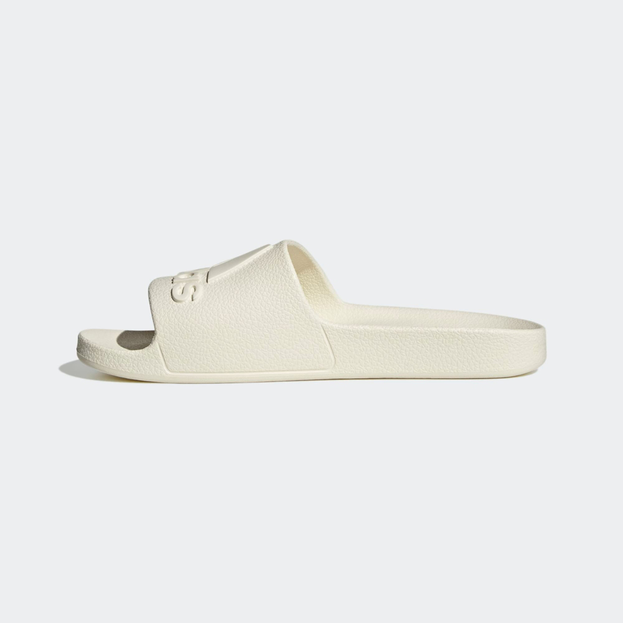 adidas Adilette Aqua Slides Afbeelding 4 van 6. Tik om de fotogalerij te openen..