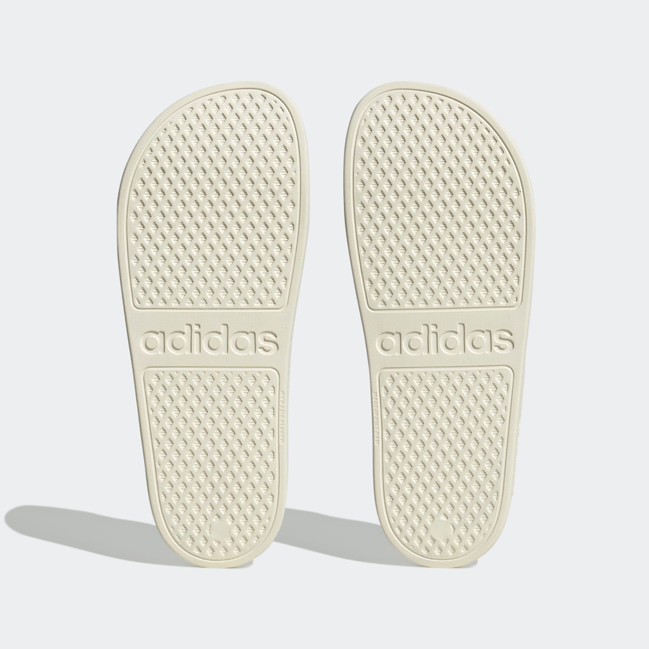 adidas Adilette Aqua Slides Afbeelding 6 van 6. Tik om de fotogalerij te openen..