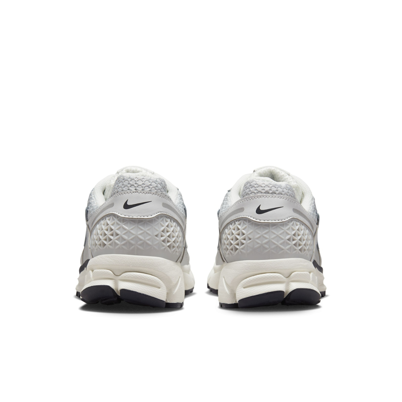 Nike Zoom Vomero 5 Image 4 of 6. Tap to open photo gallery.