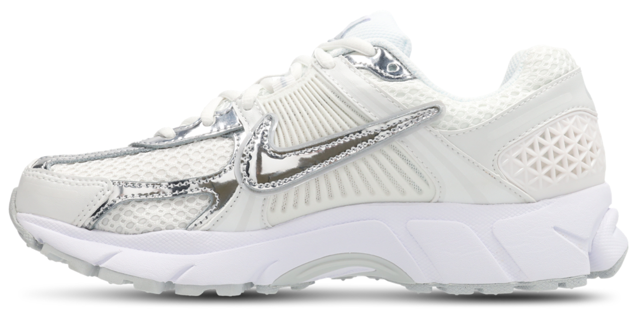 Nike Zoom Vomero 5 Image 4 of 7. Tap to open photo gallery.