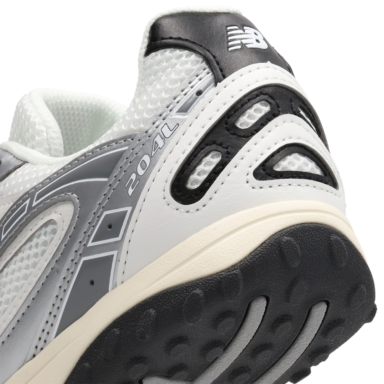 New Balance 204L Image 8 sur 8. Appuyez pour ouvrir la galerie de photos.