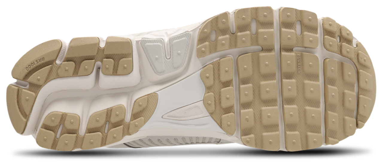 Nike Zoom Vomero 5 Image 6 of 8. Tap to open photo gallery.