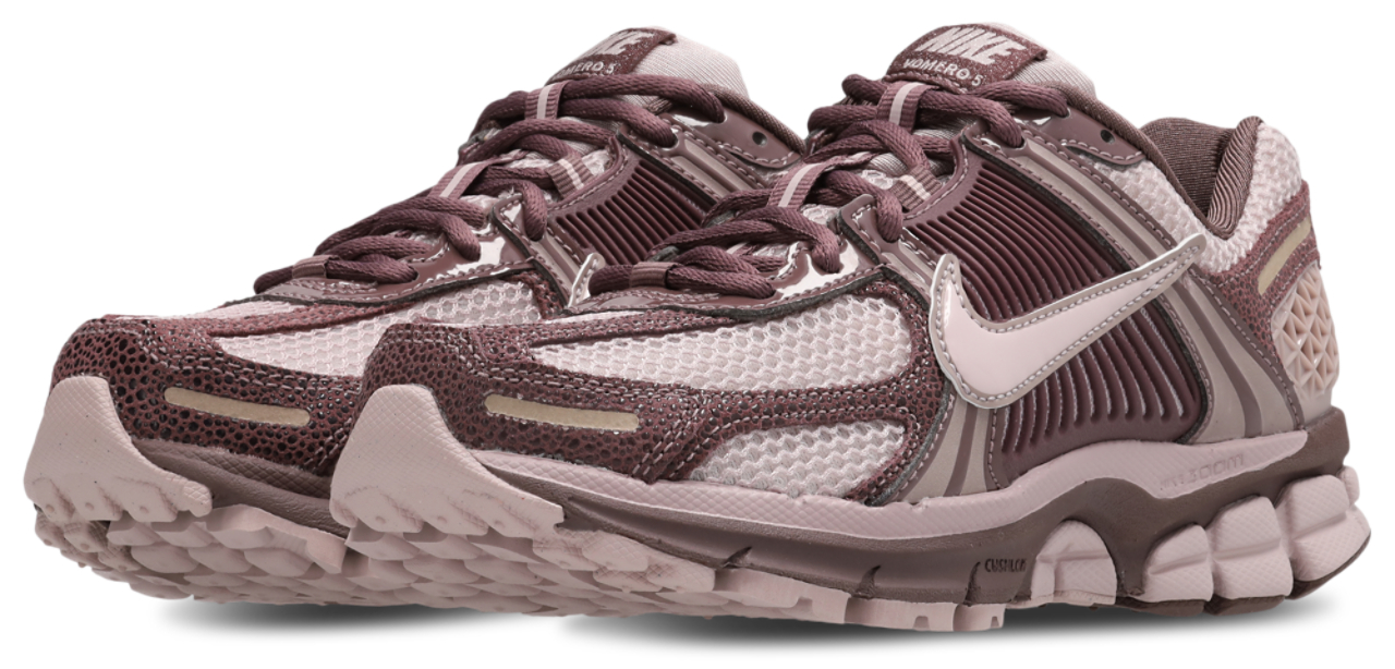 Nike Zoom Vomero 5 Image 2 of 7. Tap to open photo gallery.