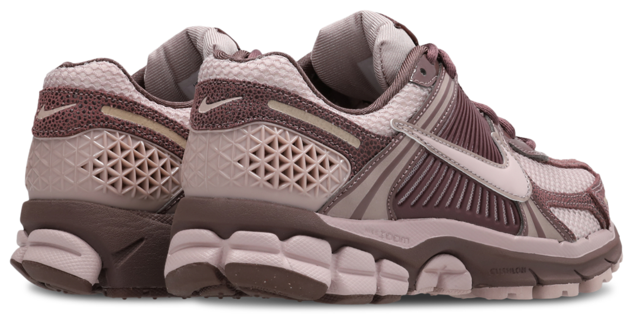 Nike Zoom Vomero 5 Image 3 of 7. Tap to open photo gallery.