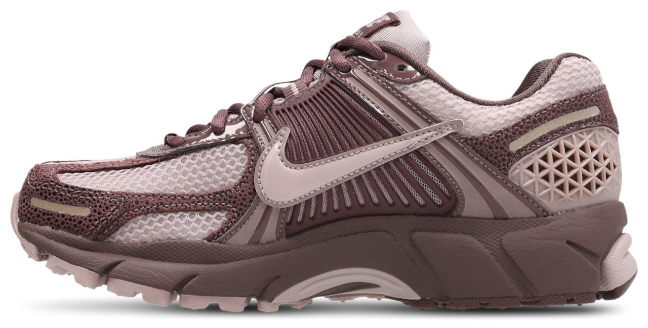 Nike Zoom Vomero 5 Image 4 of 7. Tap to open photo gallery.