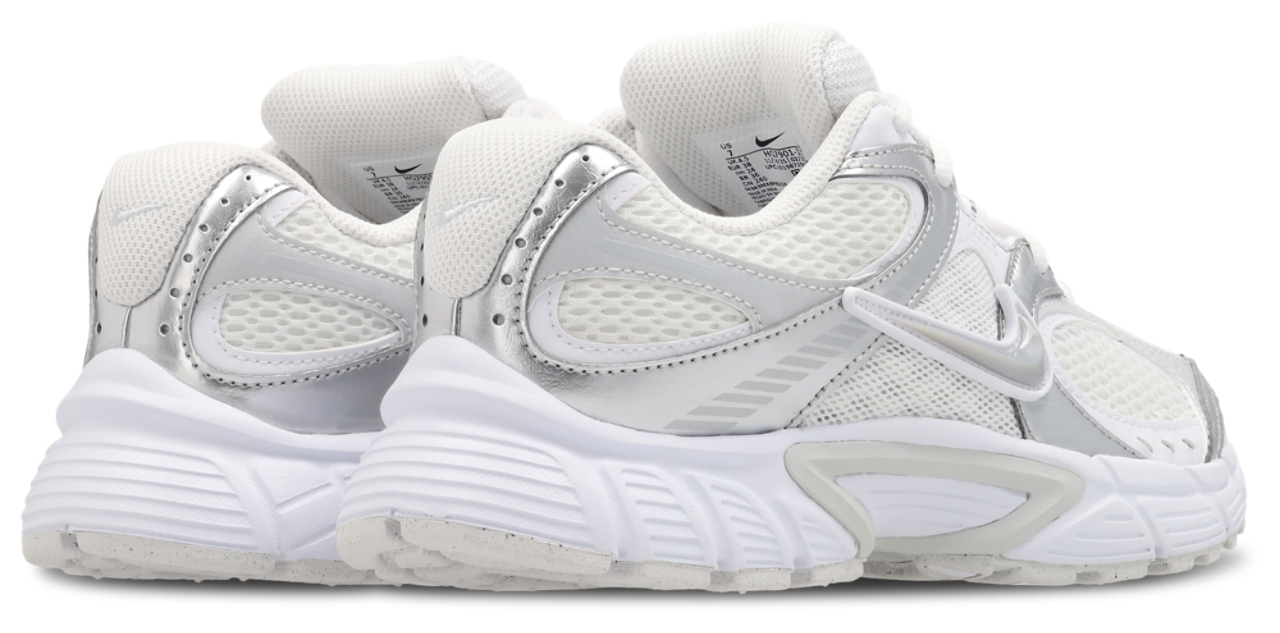 Nike V5 Rnr Image 3 of 8. Tap to open photo gallery.