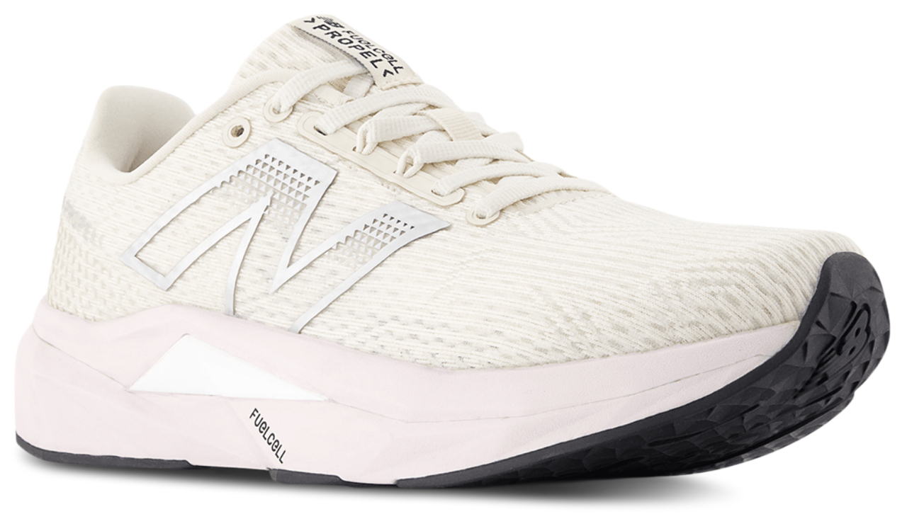 New Balance Fuelcell Propelv5 Image 2 sur 5. Appuyez pour ouvrir la galerie de photos.