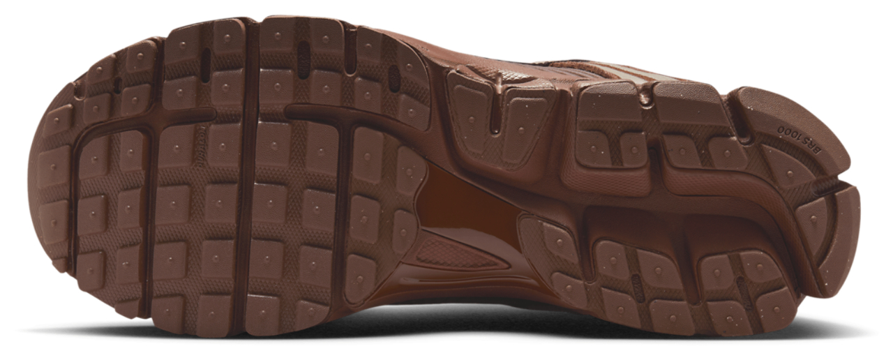 Nike Zoom Vomero 5 Image 5 of 6. Tap to open photo gallery.