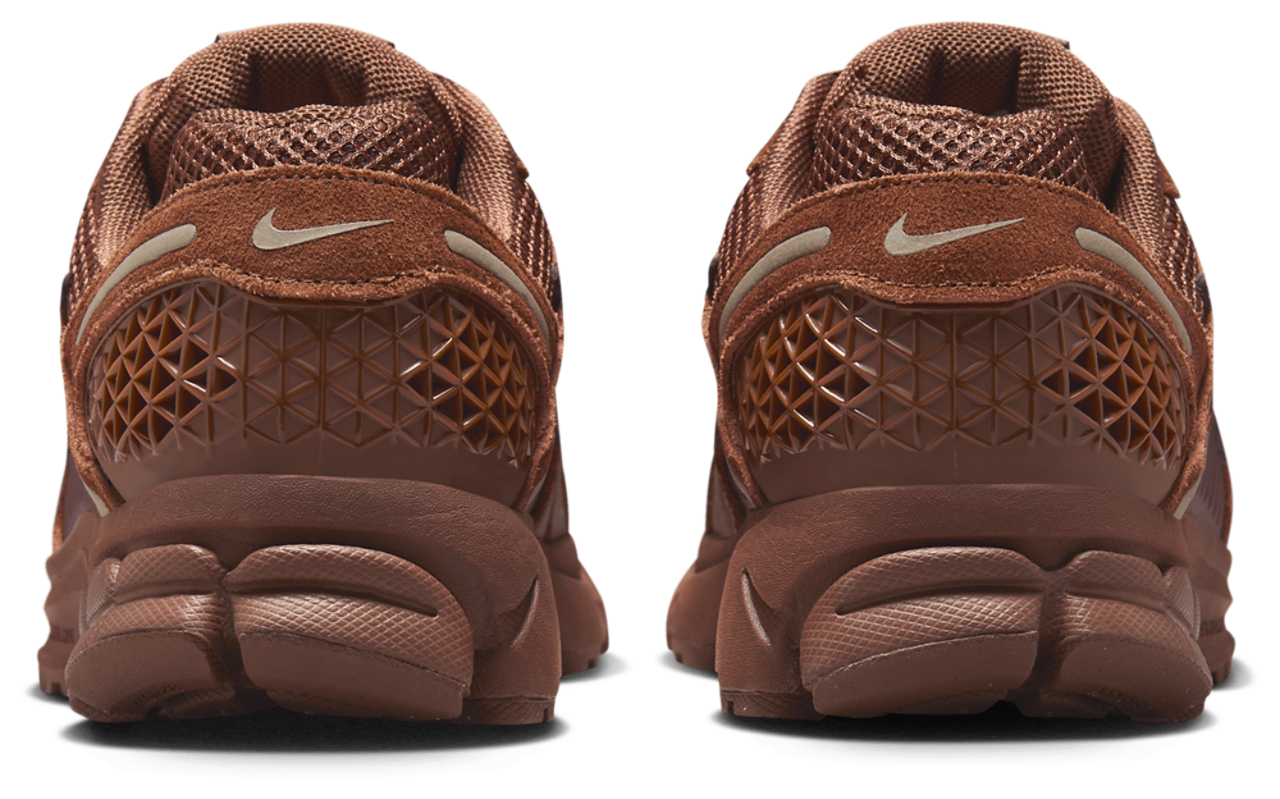 Nike Zoom Vomero 5 Image 6 of 6. Tap to open photo gallery.