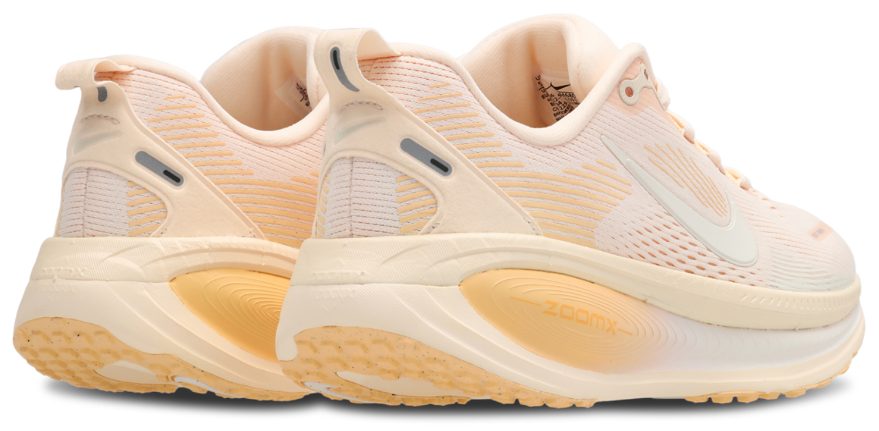 Nike Zoom Vomero 18 Image 3 of 7. Tap to open photo gallery.