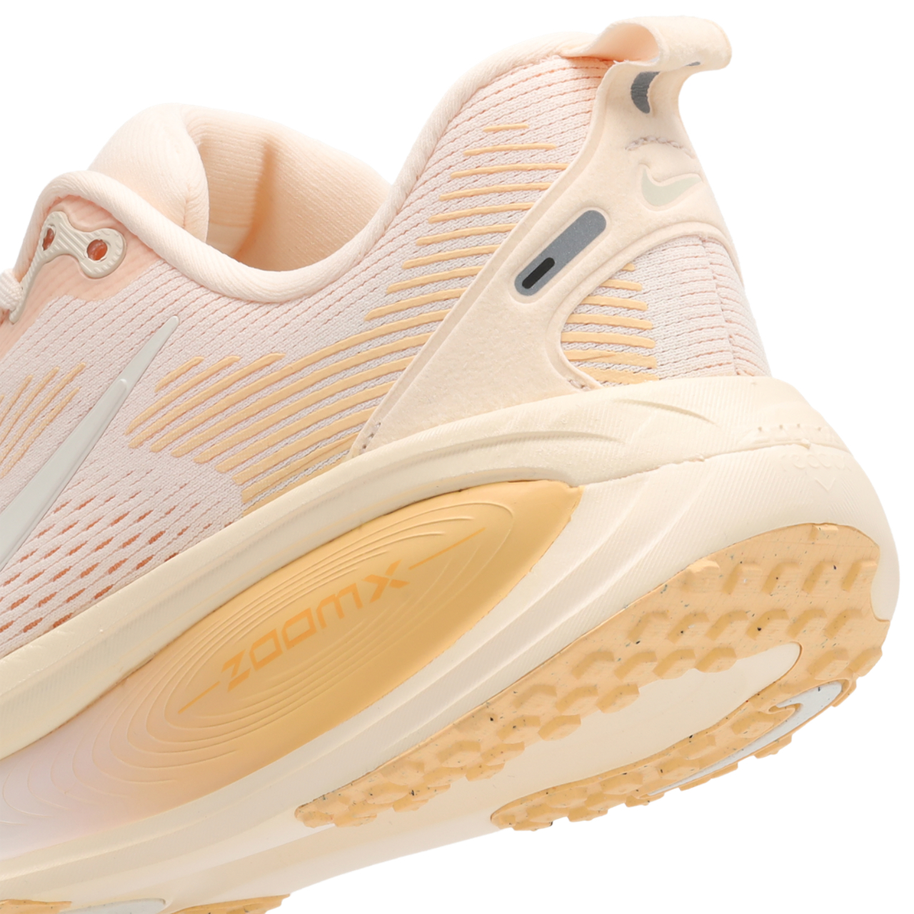Nike Zoom Vomero 18 Image 7 of 7. Tap to open photo gallery.