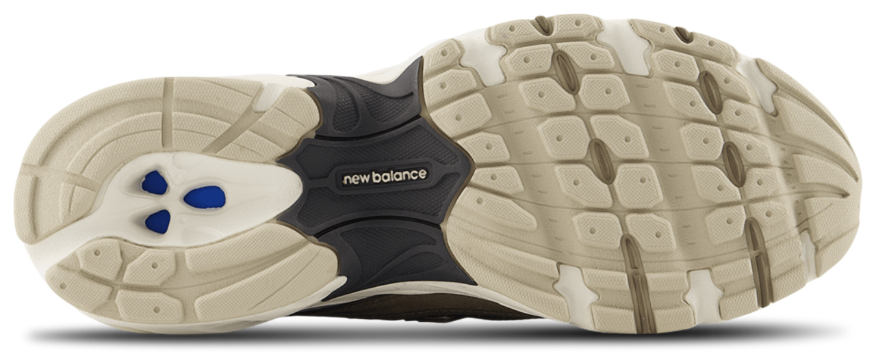 New Balance 740 Image 4 sur 4. Appuyez pour ouvrir la galerie de photos.