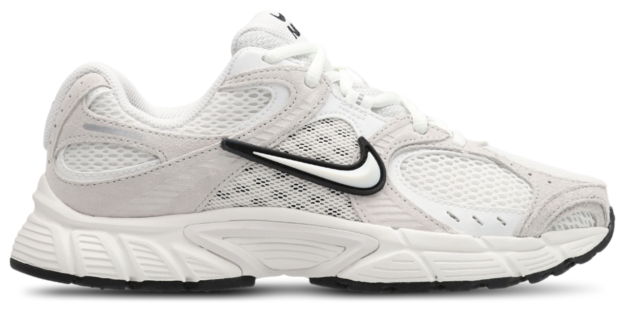 Nike V5 Rnr Image 1 of 7. Tap to open photo gallery.