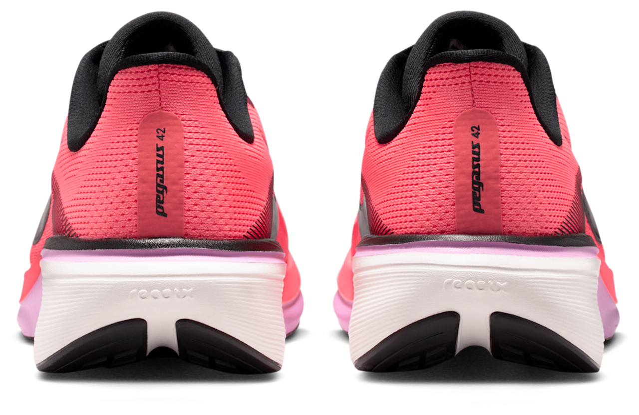 Nike Pegasus 42 Bild 6 von 6. Antippen, um die Fotogalerie zu öffnen.