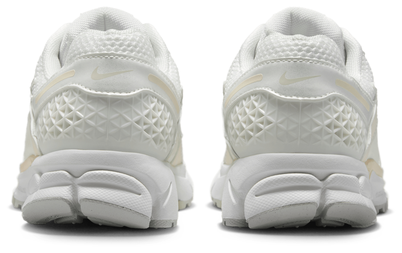 Nike Zoom Vomero 5 Image 6 of 6. Tap to open photo gallery.