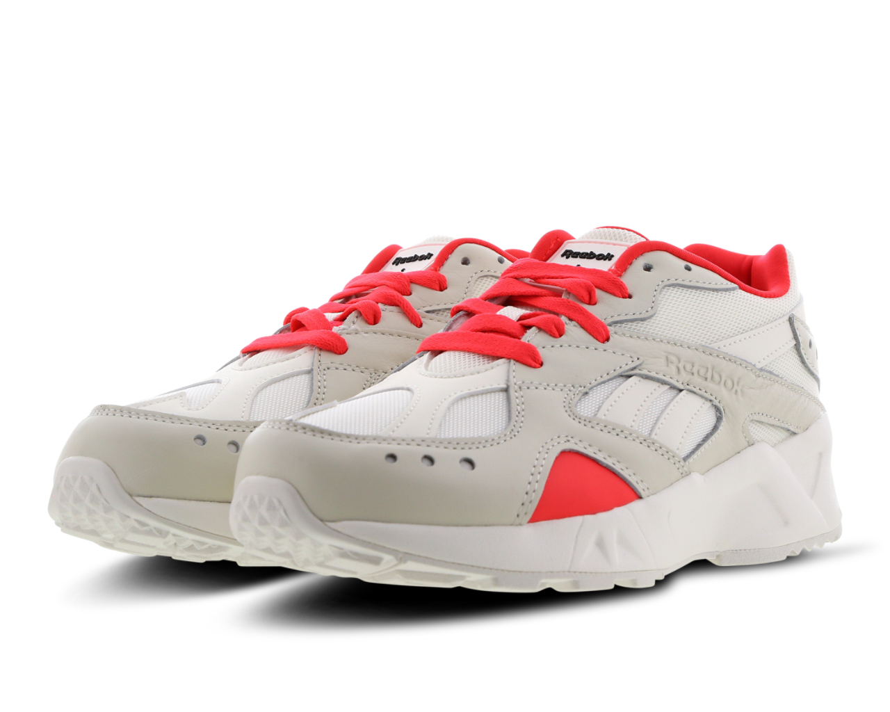 Reebok X Gigi Hadid Aztrek Imagen 2 de 6. Toque para abrir la galería de fotos.
