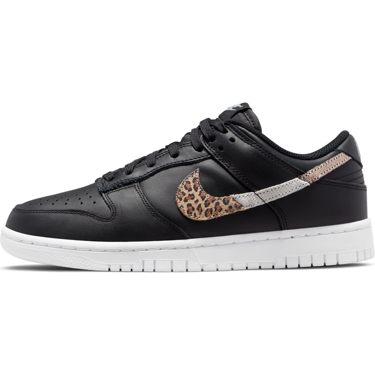 Nike Dunk Low Image 4 of 7. Tap to open photo gallery.