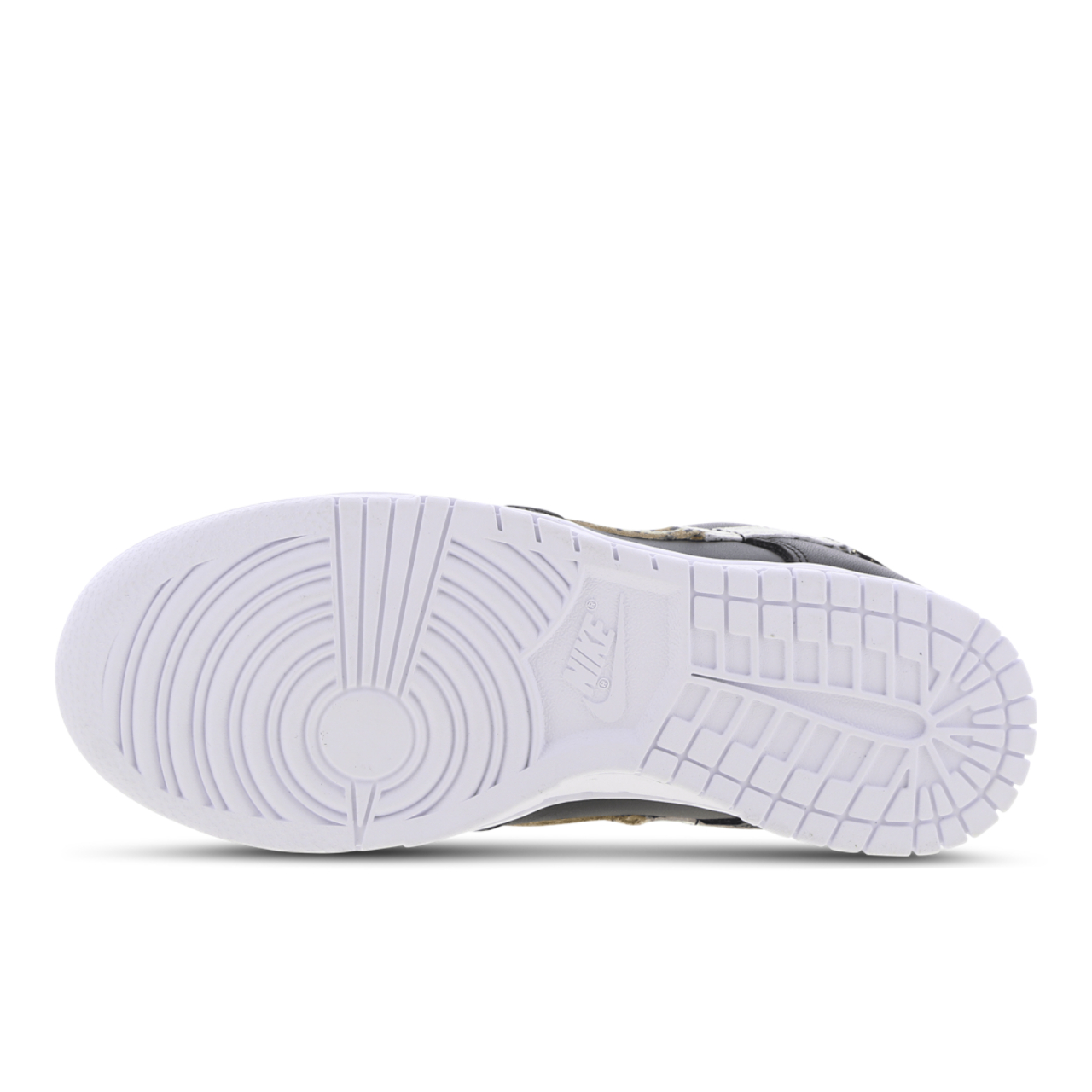 Nike Dunk Low Image 6 of 7. Tap to open photo gallery.