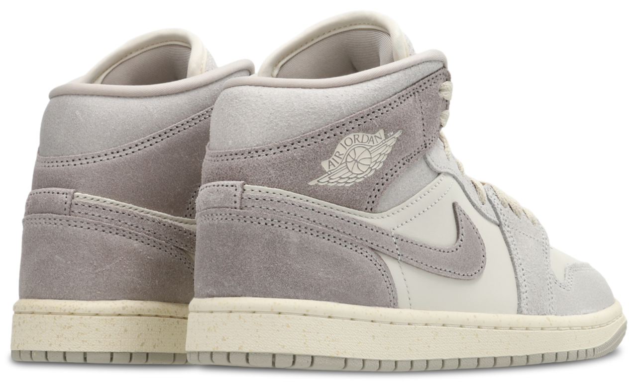 Jordan AJ1 Mid Image 3 sur 8. Appuyez pour ouvrir la galerie de photos.