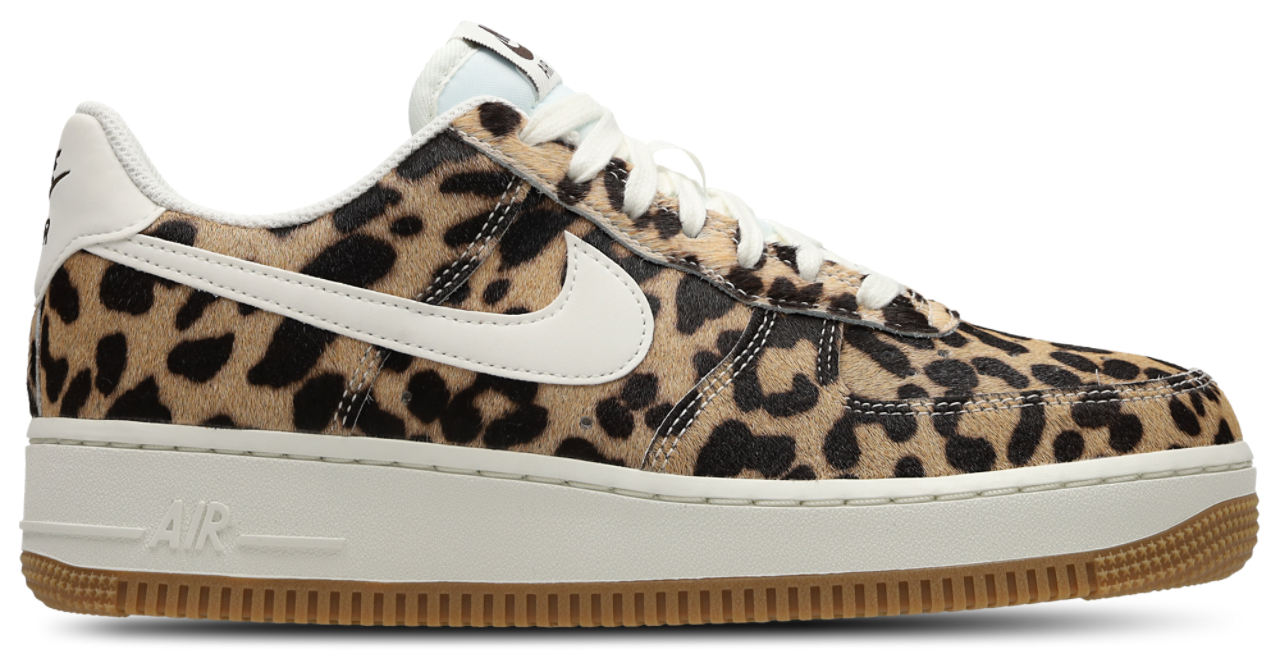 Nike Air Force 1 '07 Essential Bild 1 von 7. Antippen, um die Fotogalerie zu öffnen.