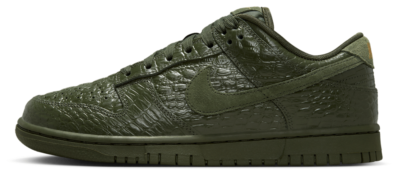 Nike Dunk Low Image 3 of 6. Tap to open photo gallery.