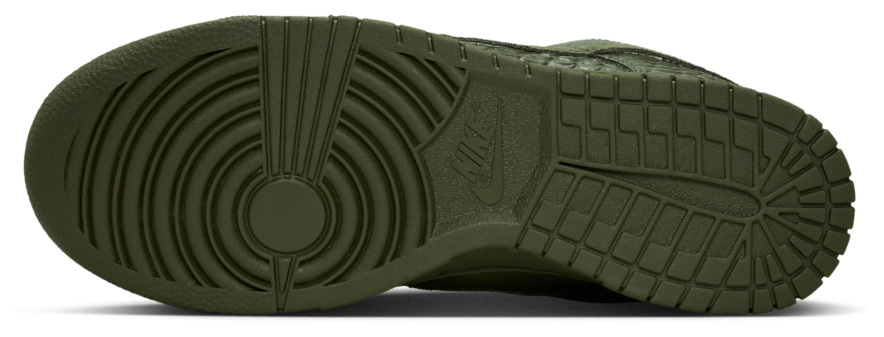 Nike Dunk Low Image 5 of 6. Tap to open photo gallery.