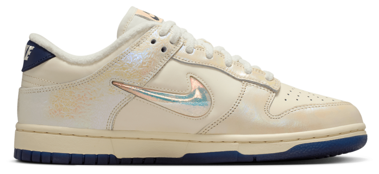 Nike Dunk Low Image 1 of 6. Tap to open photo gallery.