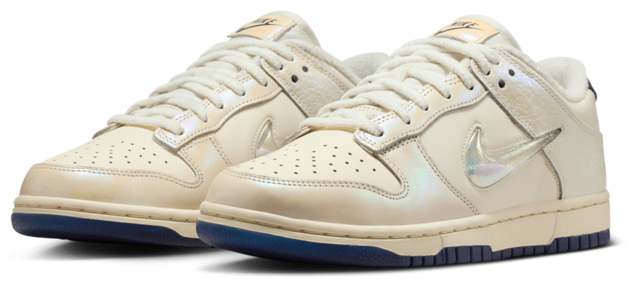 Nike Dunk Low Image 2 of 6. Tap to open photo gallery.