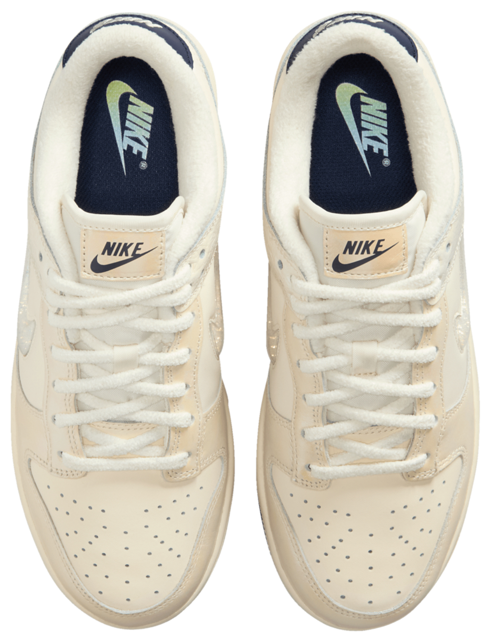 Nike Dunk Low Image 4 of 6. Tap to open photo gallery.