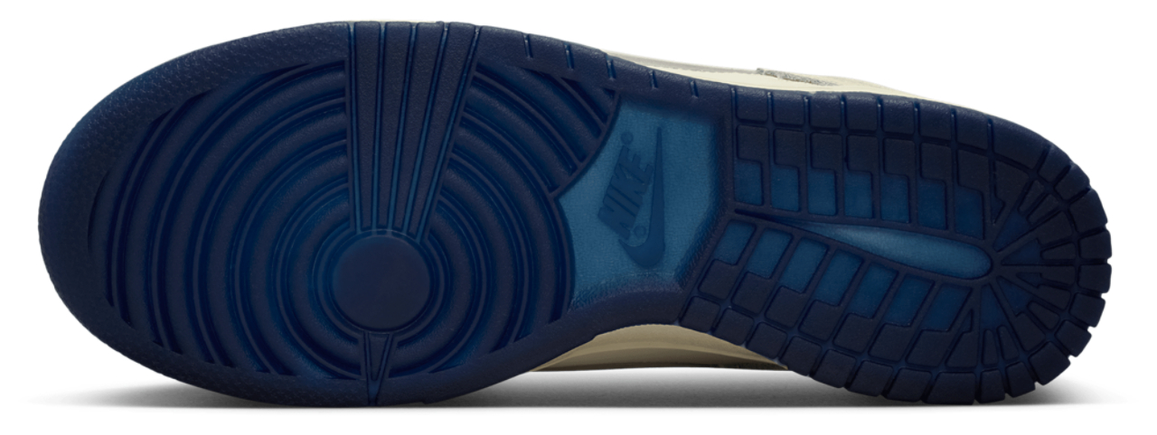Nike Dunk Low Image 5 of 6. Tap to open photo gallery.